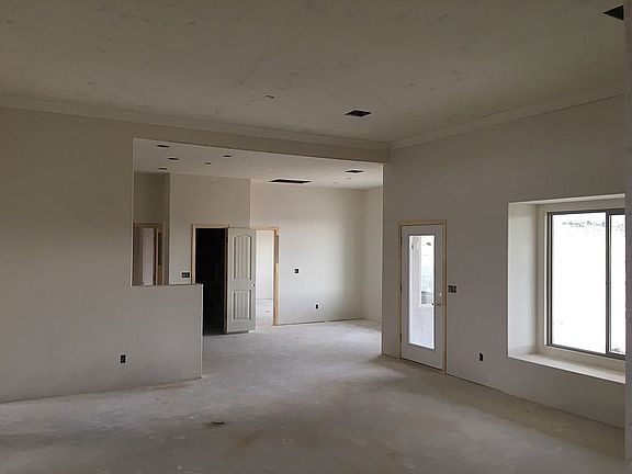 5th image of 3378 Karen Ave