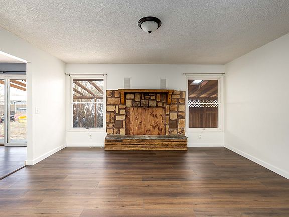 3rd image of 1105 W Maryland Ln