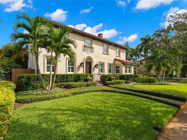 455 18th Ave NE, Saint Petersburg, FL 33704