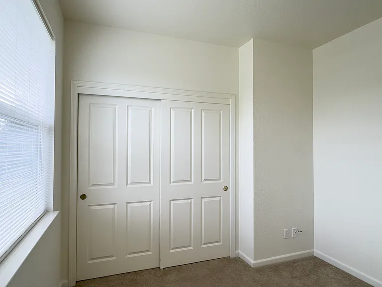 852 3rd St W — Photo 22