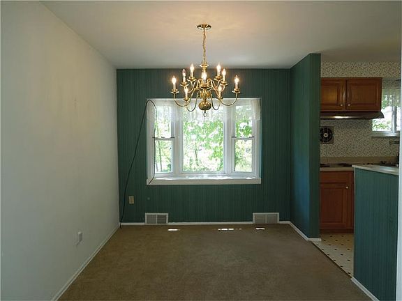 4th image of 275 Hillary Dr