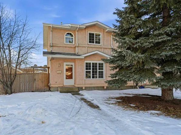 2 NE Davis Close, Red Deer, AB T4R 2L4
