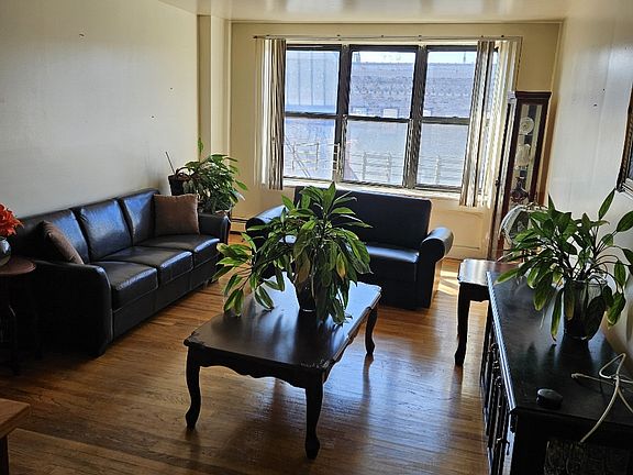 3rd image of 1011 Nameoke St APT 5H