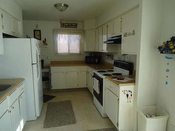 2nd image of 2029 Hubbard St