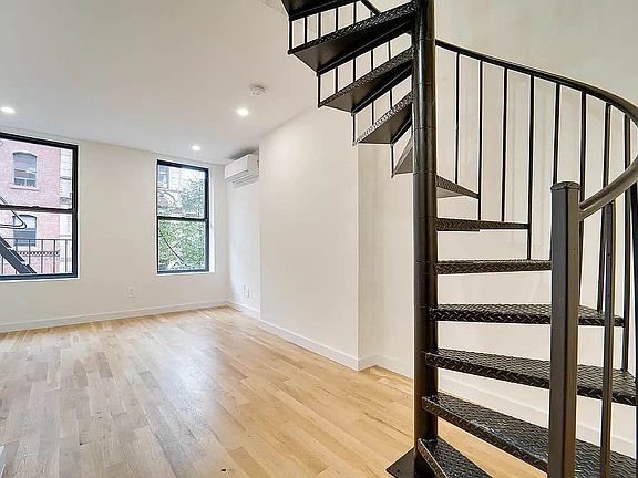 4th image of 248 Elizabeth St #3