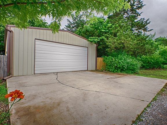 3rd image of 4517 Forest Hills Dr
