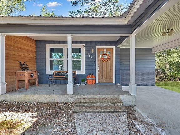 3rd image of 404 S Manthey Avenue