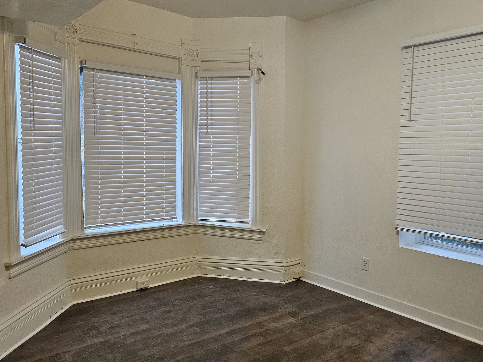 5 bed, 2142 sqft, $1,650 — Photo 3