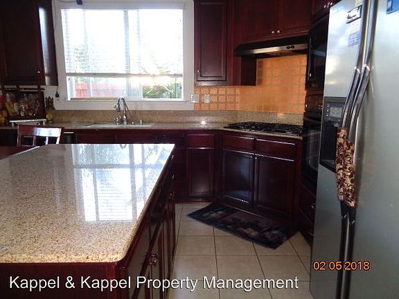 4th image of 318 Rock Creek Cir