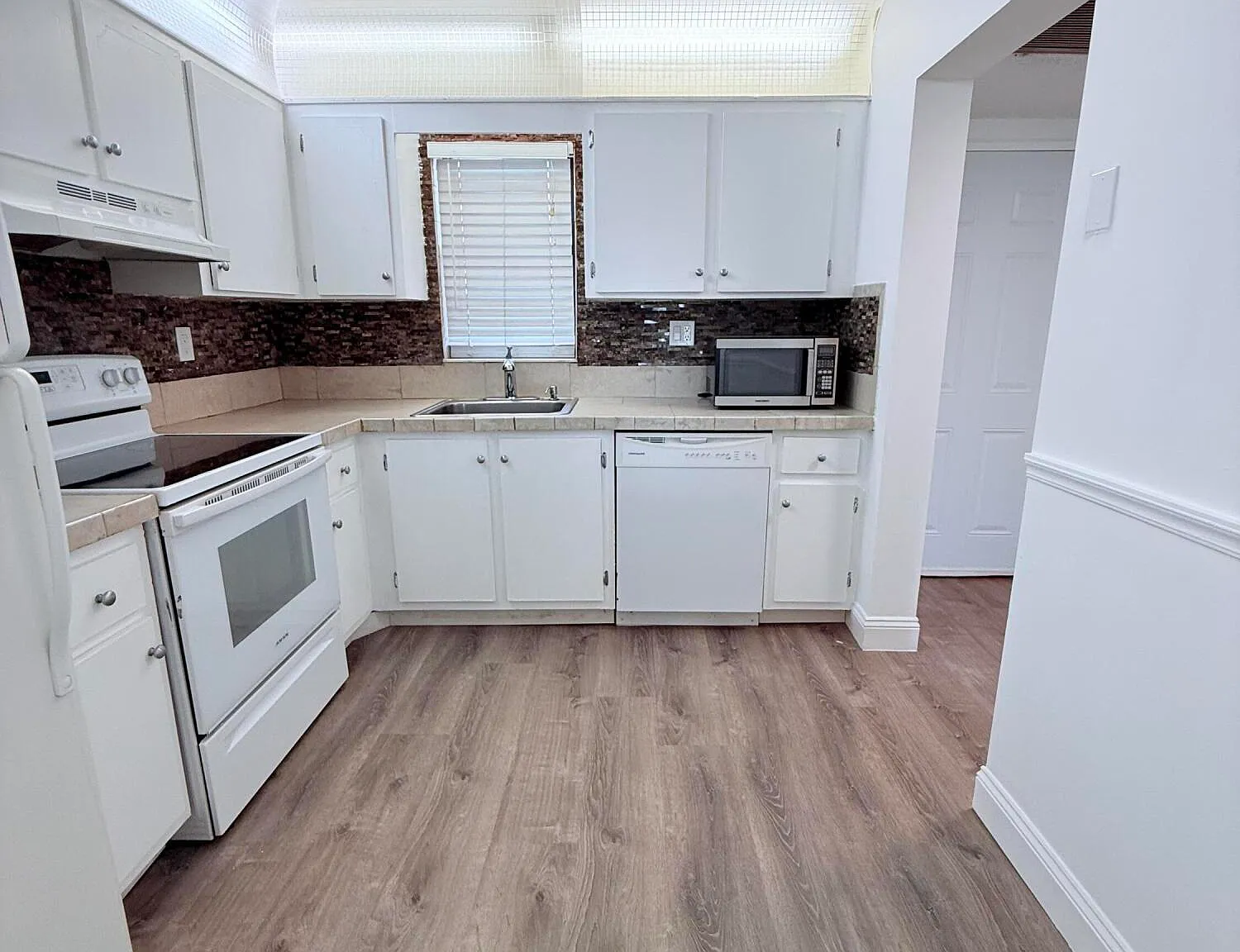 2 bed, 2.0 bath, 900 sqft, $2,000 — Photo 4