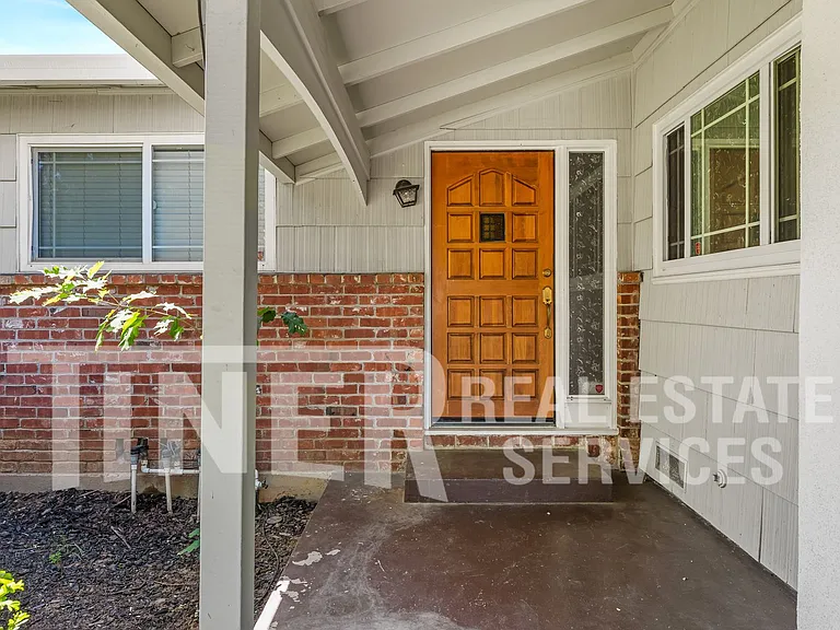 9136 Cecile Way — Photo 6