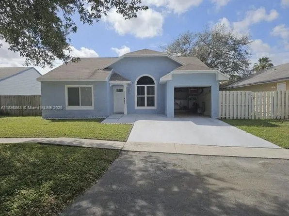 8660 SW 14th St, Pembroke Pines, FL 33025