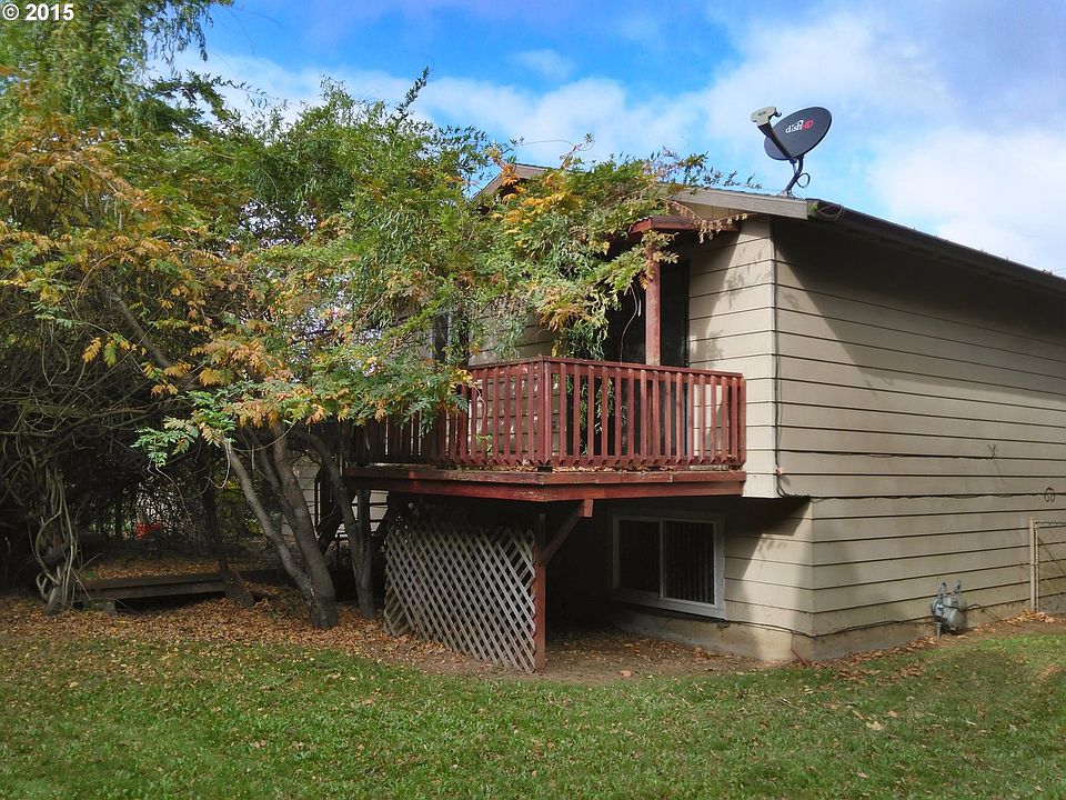 2nd image of 836 SW Cherry Park Rd