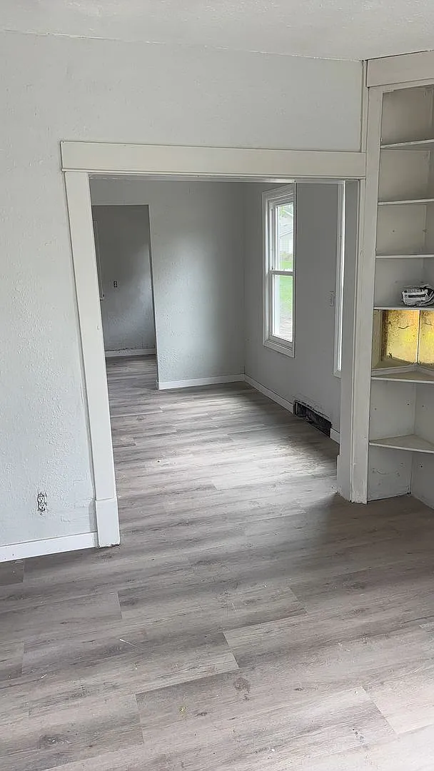 728 N Blauvelt Ave — Photo 2