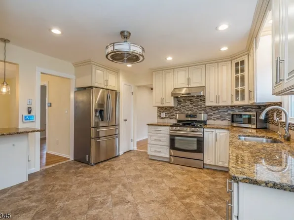 280 Goldfinch Dr, Bridgewater Twp., NJ 08807