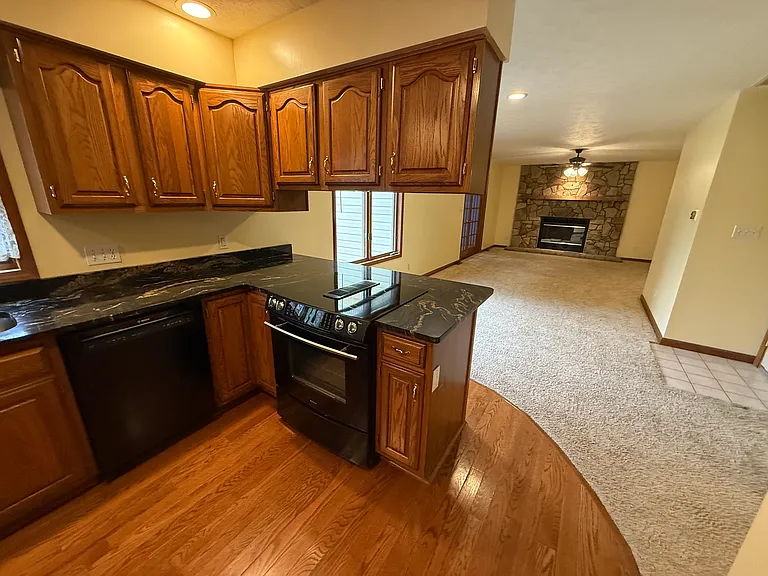 3864 Greenbriar Dr — Photo 9