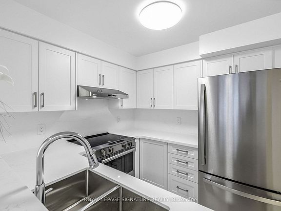 5th image of 28 Pemberton Ave #1009