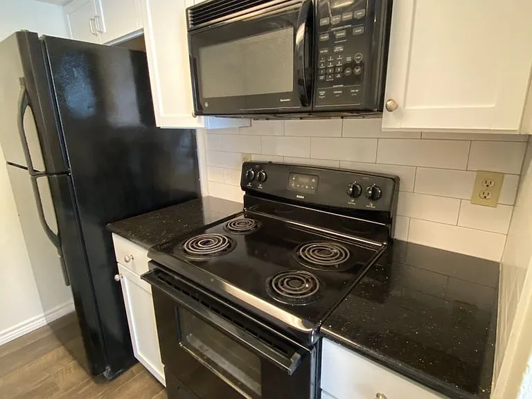 2401 Leon St #206 — Photo 5