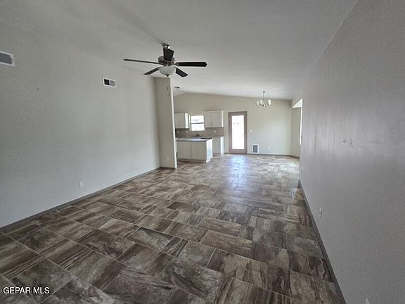 2nd image of 13833 Flora Vista Ave