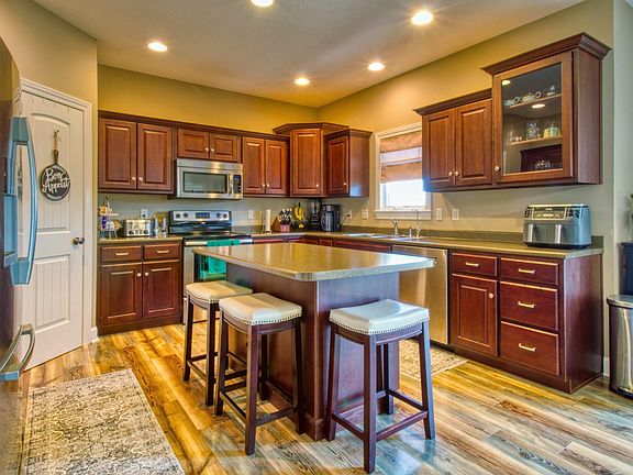 2nd image of 2102 Laurelwood Dr