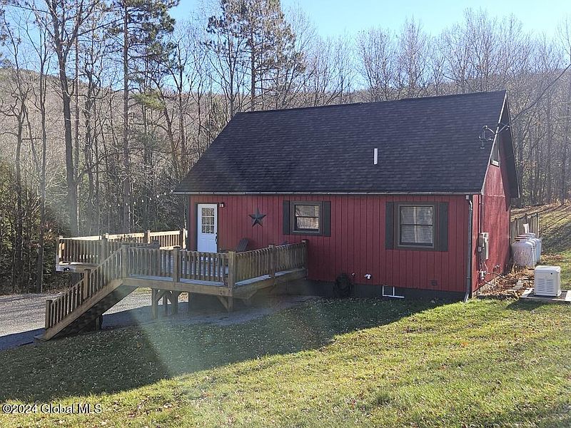 2nd image of 214 Beards Hollow Road
