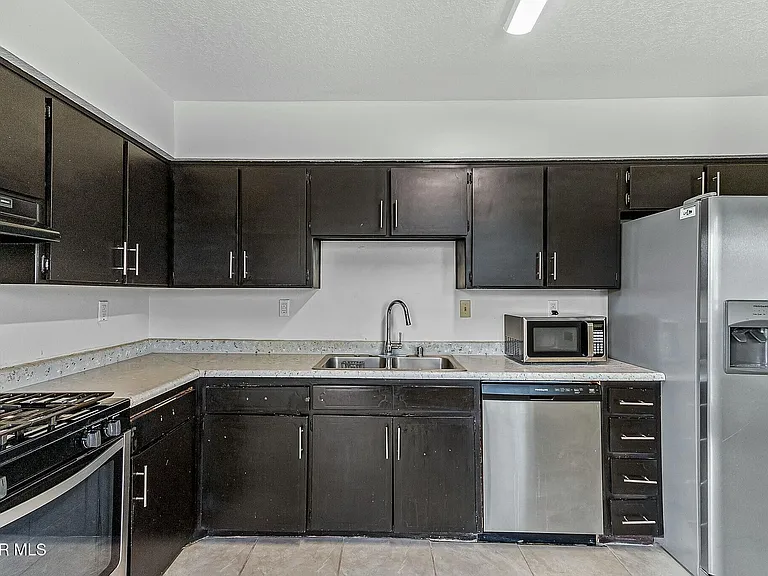 11404 Bunky Henry Ln — Photo 10