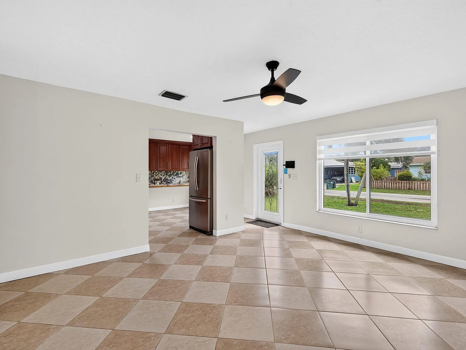 3 bed, 2.0 bath, 1120 sqft, $3,500 — Photo 3