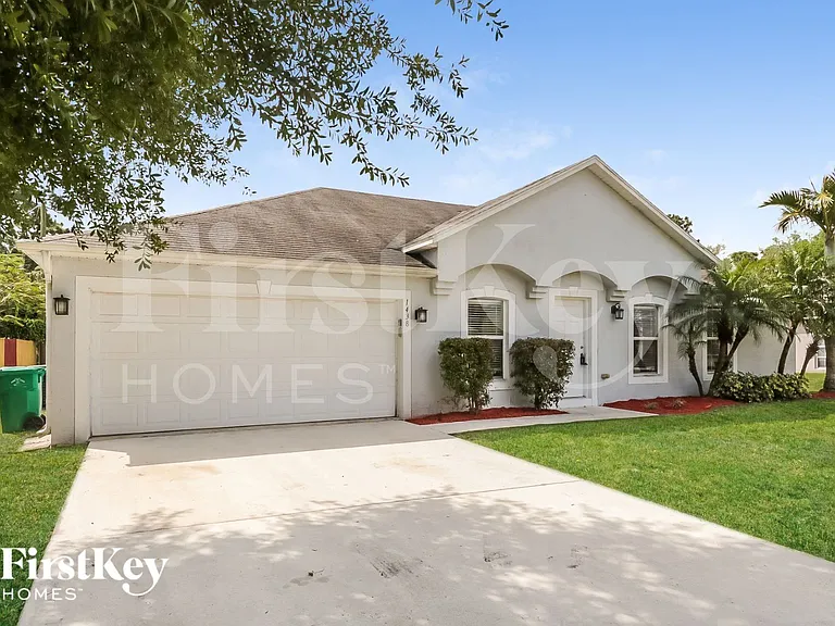 1438 SW Paar Dr — Photo 2
