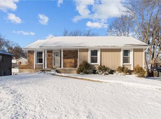 1210 SW Highland Dr, Lees Summit, MO 64081