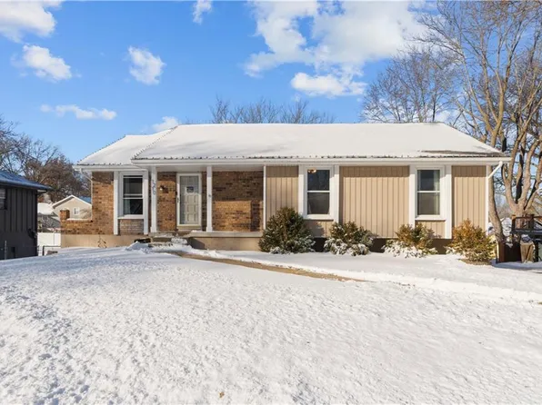 1210 SW Highland Dr, Lees Summit, MO 64081