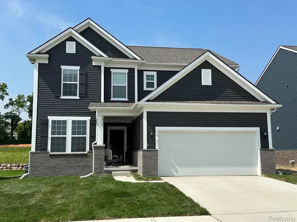 814 Kuss Dr, Saline, MI 48176