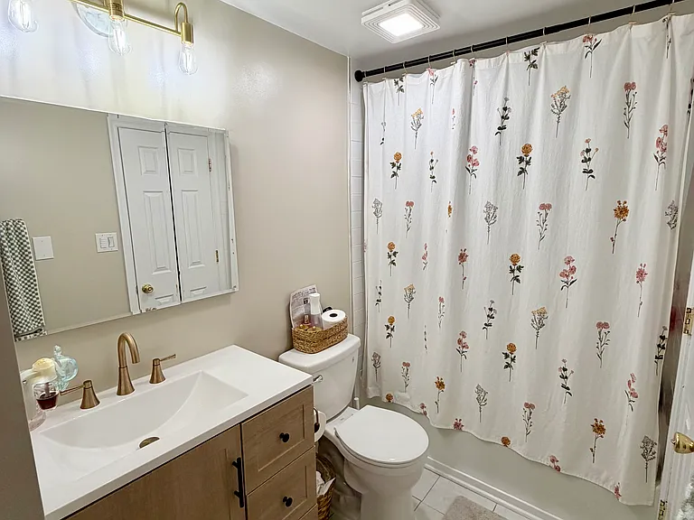 Upstairs Full Bath