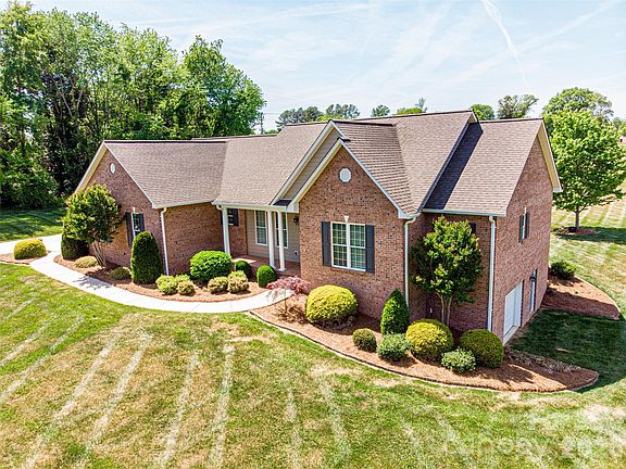 2nd image of 379 Horseshoe Bend Rd