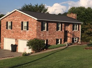 123 Prunty St, Elizabeth, WV 26143