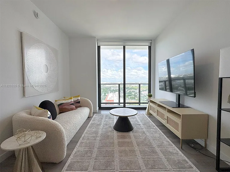 1642 NE 1st Ave #2303 — Photo 4