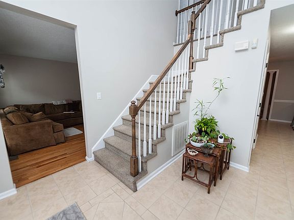 3rd image of 310 Oleander Ln