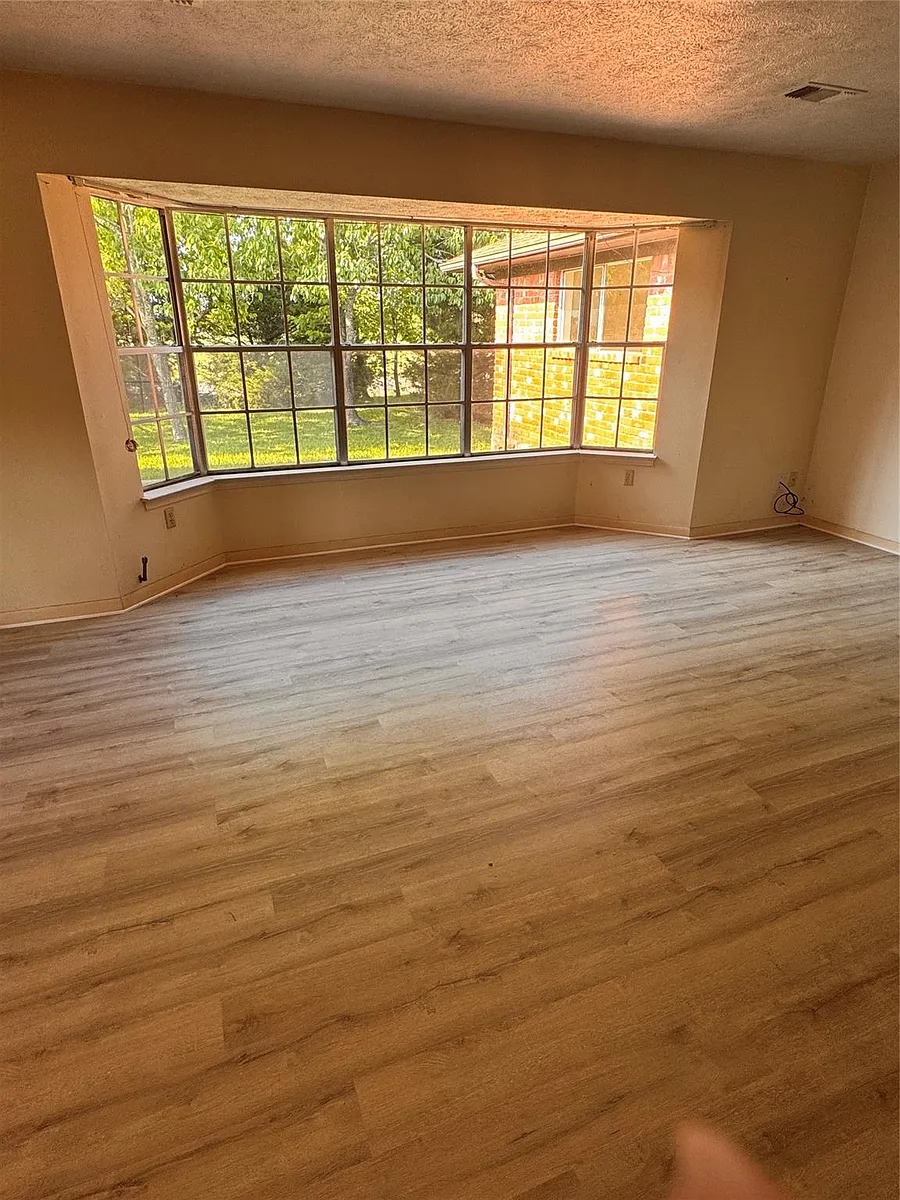 Building Photo - 3400 Coachman Dr