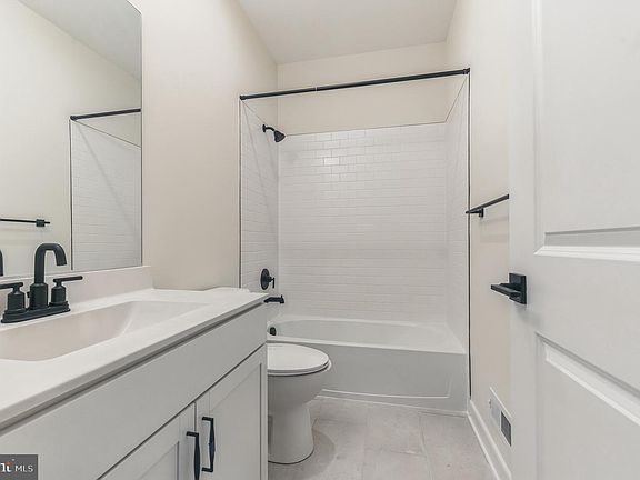 3rd image of 24121 Breakwater Ln