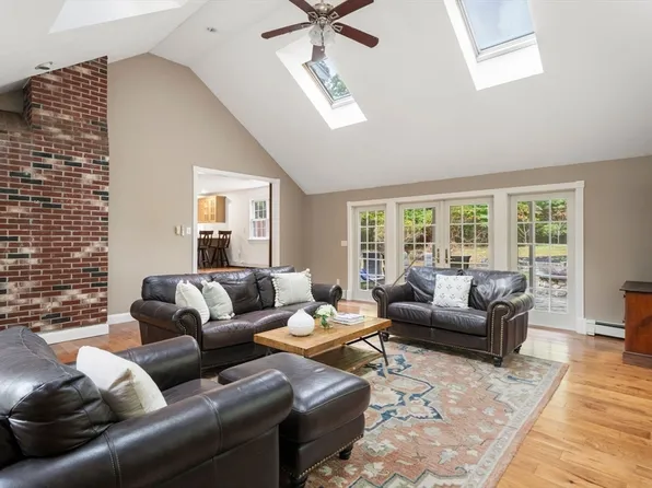 83 Mountain Hill Rd, Plymouth, MA 02360