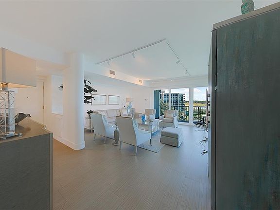 3rd image of 8 BELLEVIEW BOULEVARD #507