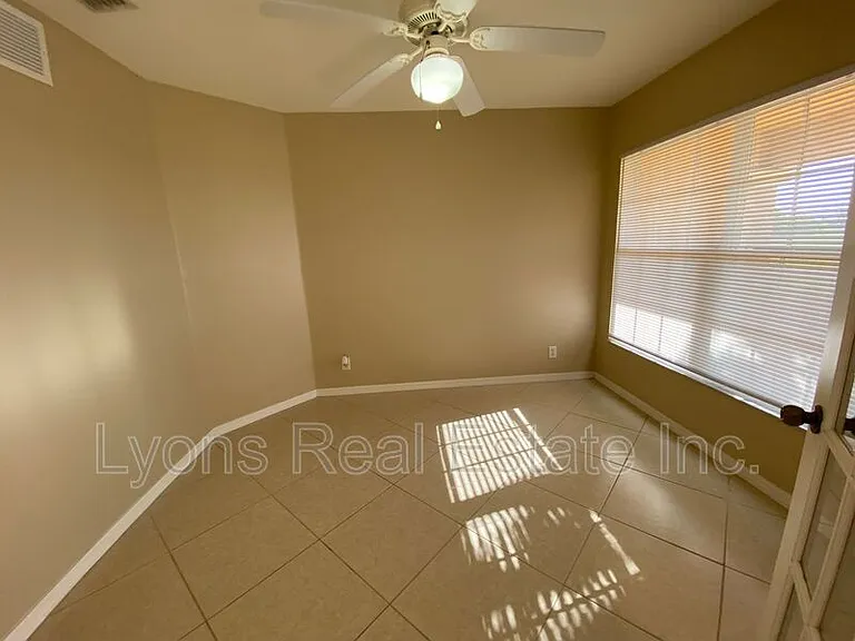 1104 NW 11th Pl — Photo 6