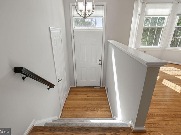 3rd image of 502 Kalmia Sq NE