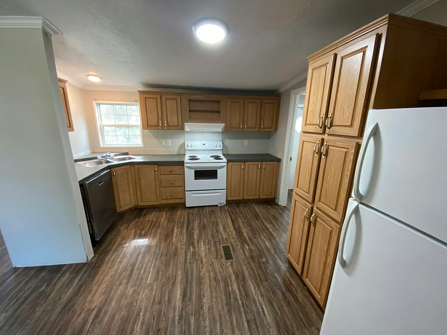 111 Pecan Grove Boulevard — Photo 4