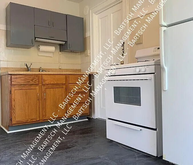 2935 N Bremen St #4 — Photo 2