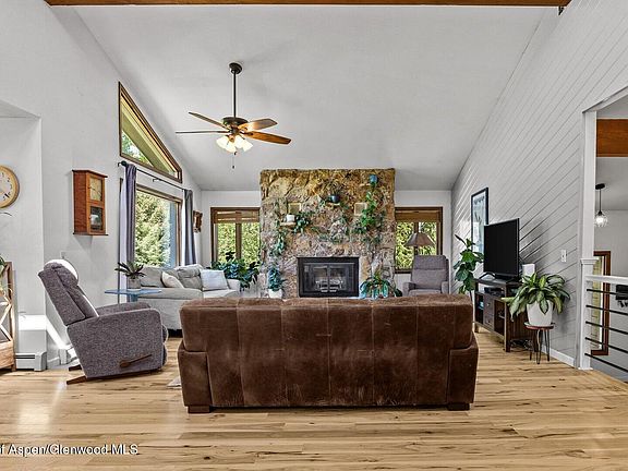 3rd image of 205 Alpine Ct
