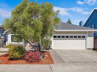 687 Natalie Dr, Windsor, CA 95492