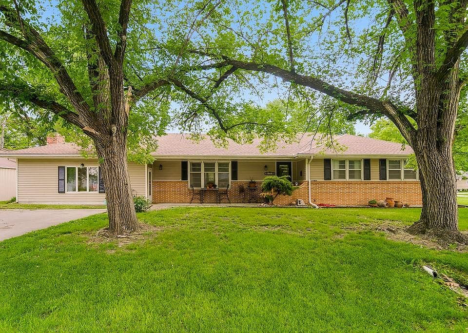 111 S 8th St, Lacygne, KS 66040 Zillow