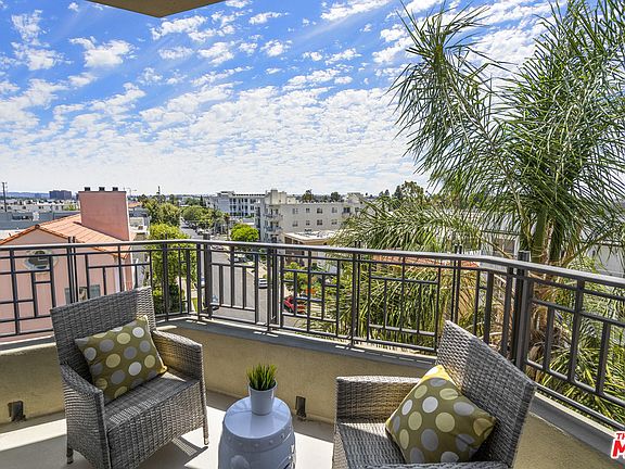 2nd image of 12222 Wilshire Blvd APT 504