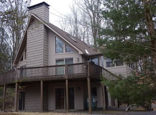 100 Big Bear Dr, Greentown, PA 18426