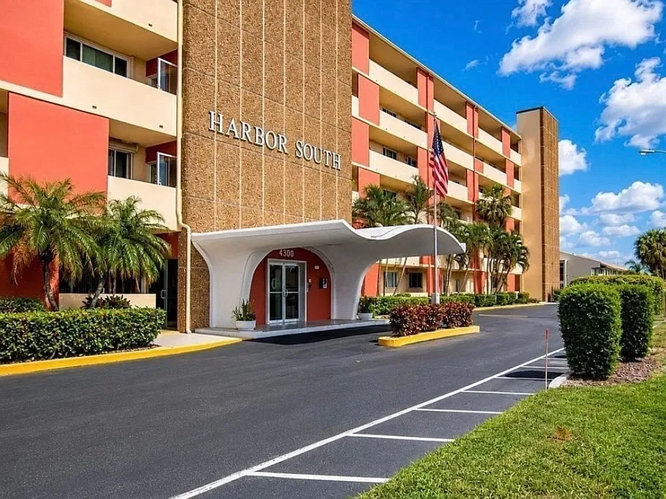 1766 Cape Coral Pkwy E #301